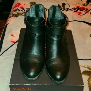 Vionic Women Upright Rory Ankle Bootie